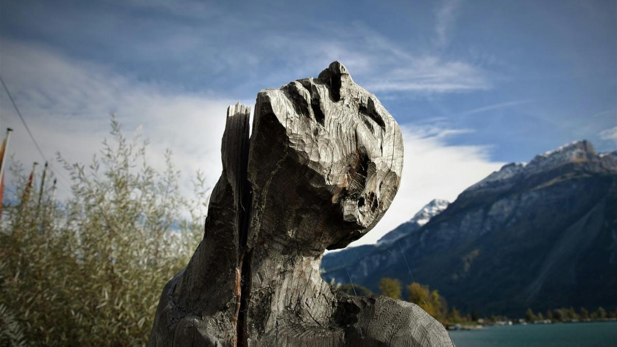 Grauer Mann Geschnitzte Steinfotografie